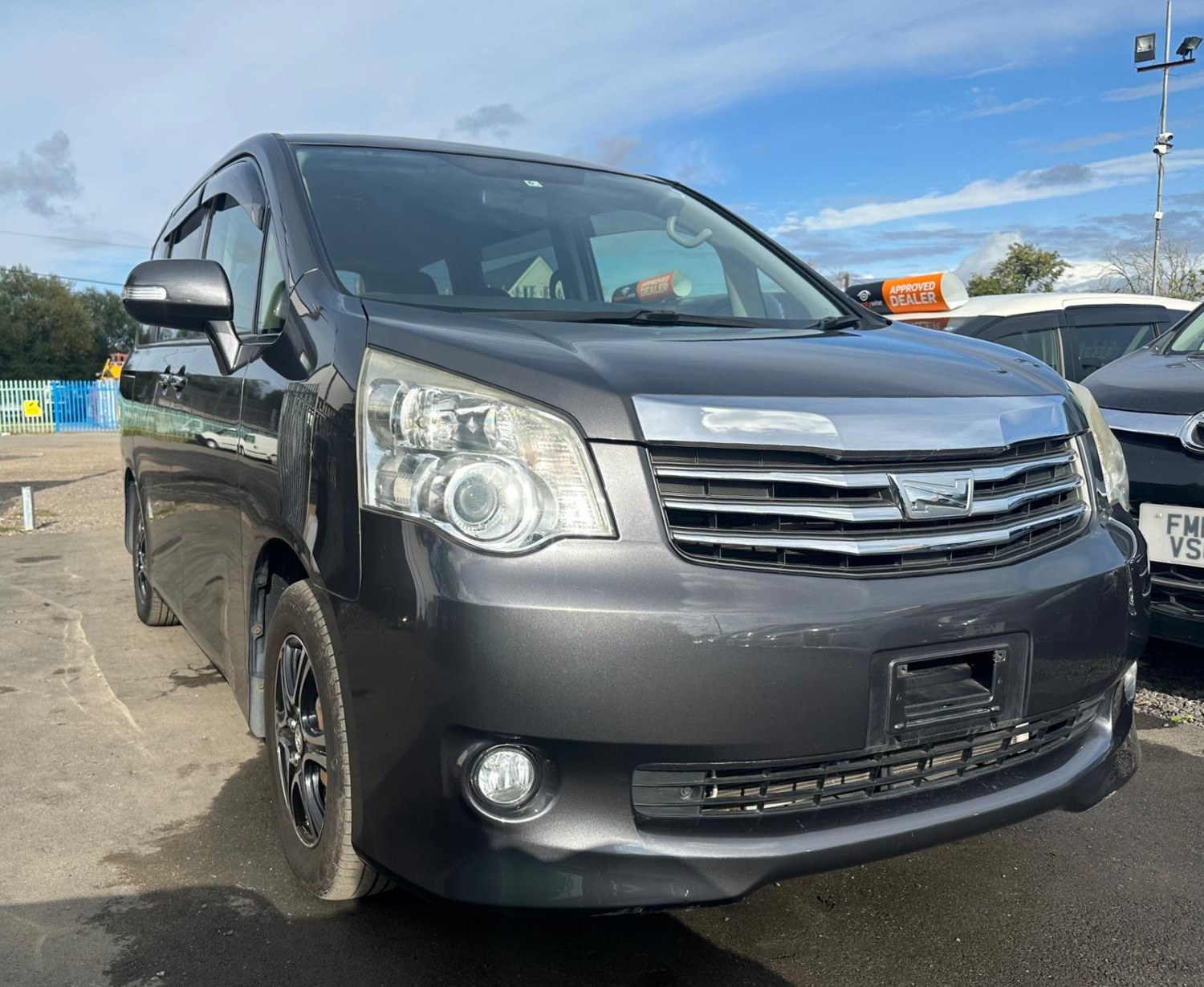 Toyota Voxy Listing Image