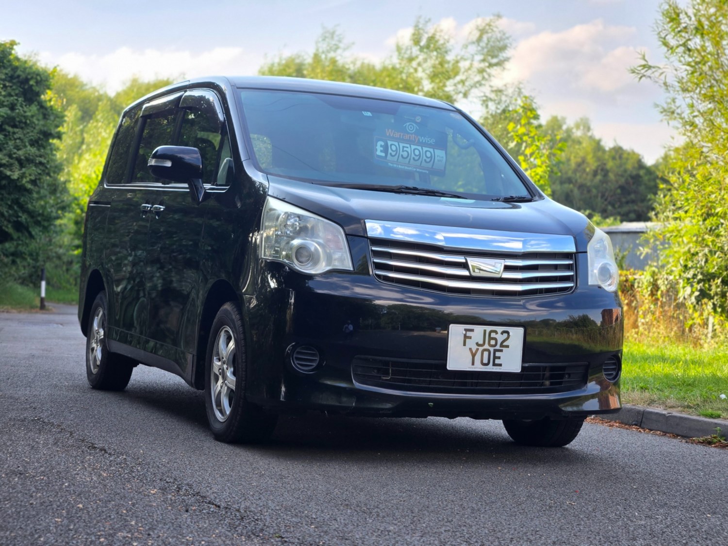 Toyota Noah Listing Image