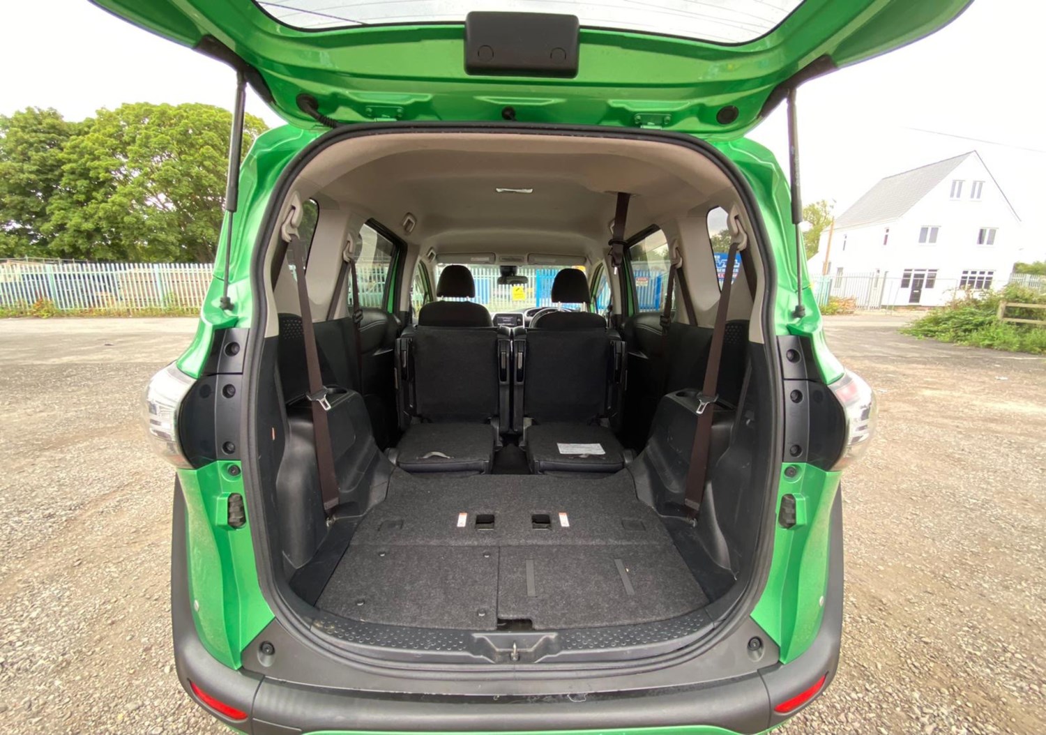 Toyota Sienta Listing Image