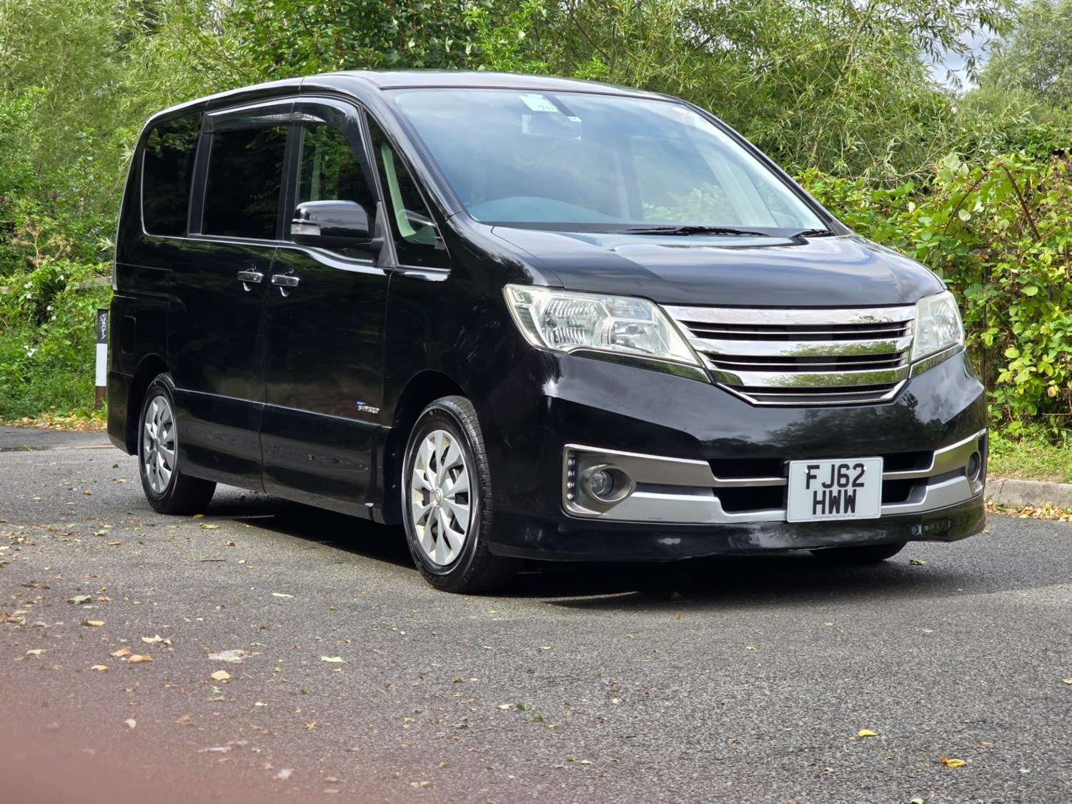 Nissan Serena Listing Image