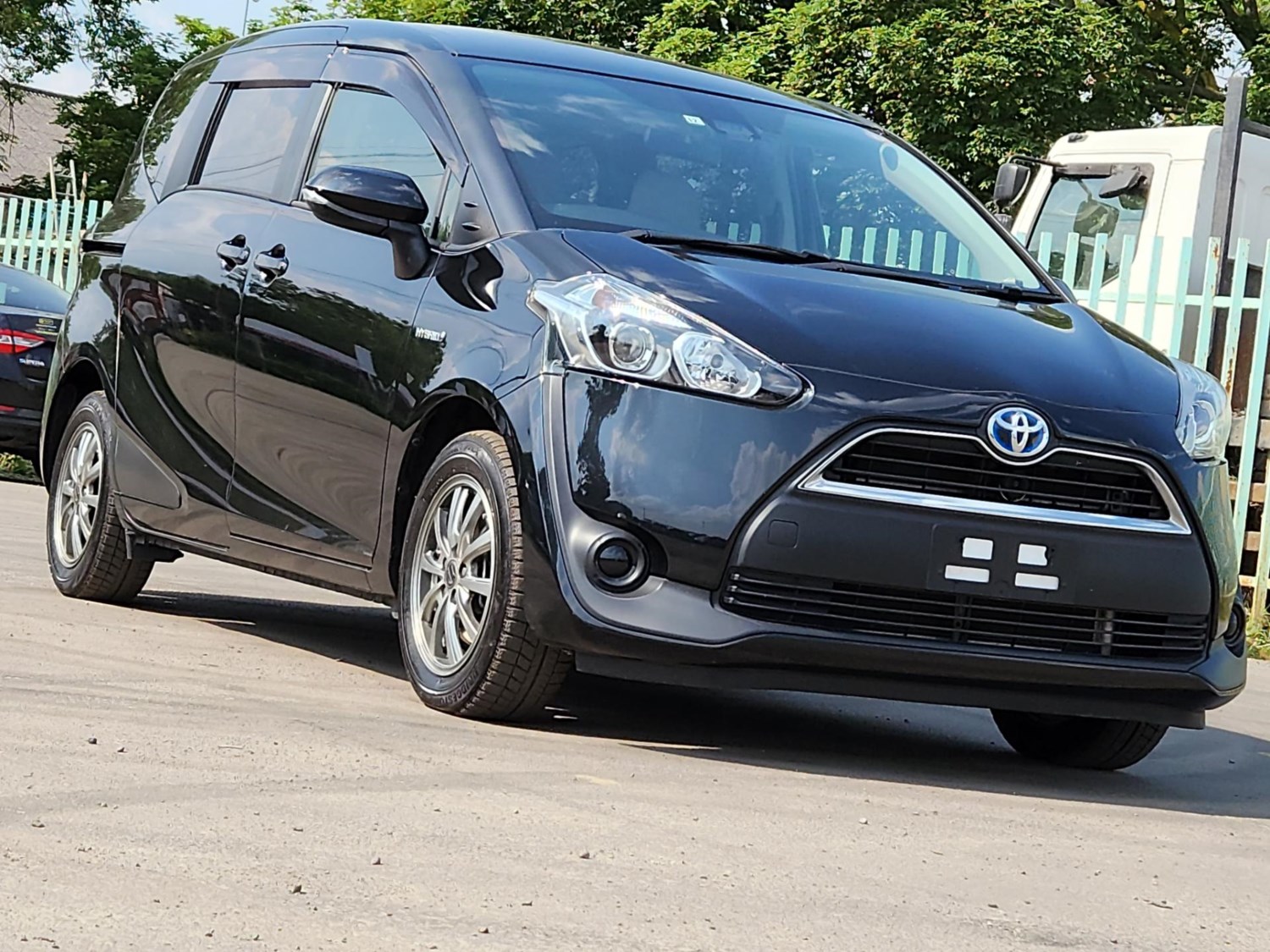 Toyota Sienta Listing Image