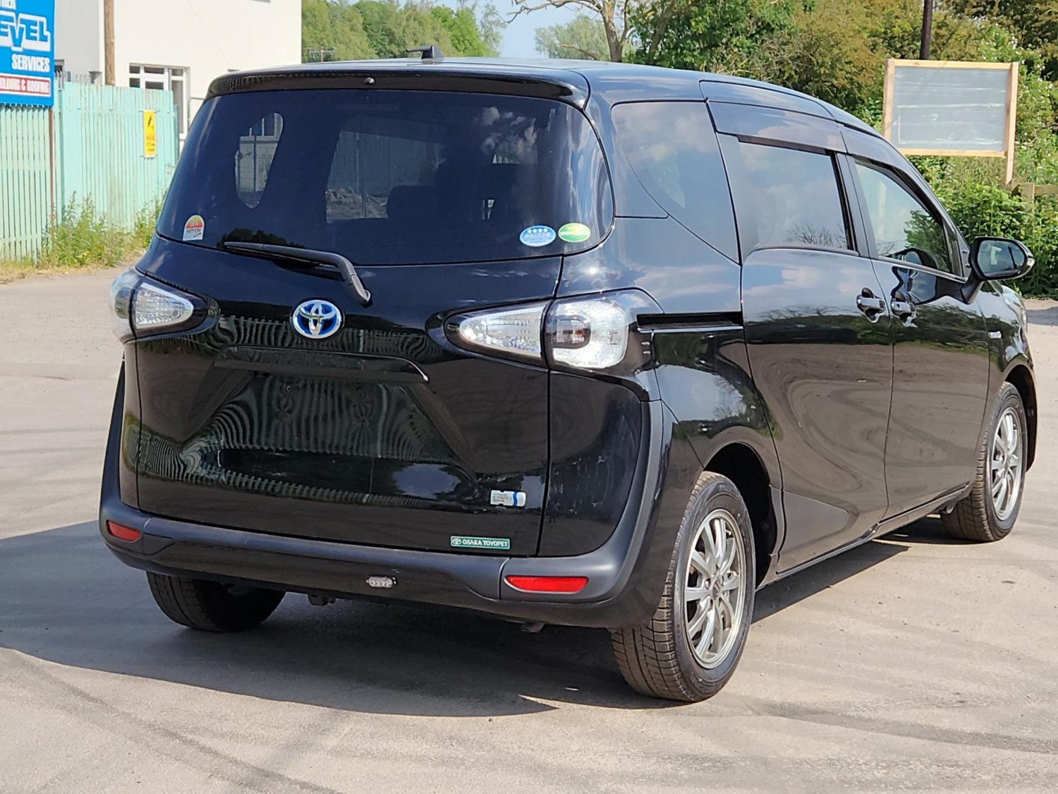 Toyota Sienta Listing Image