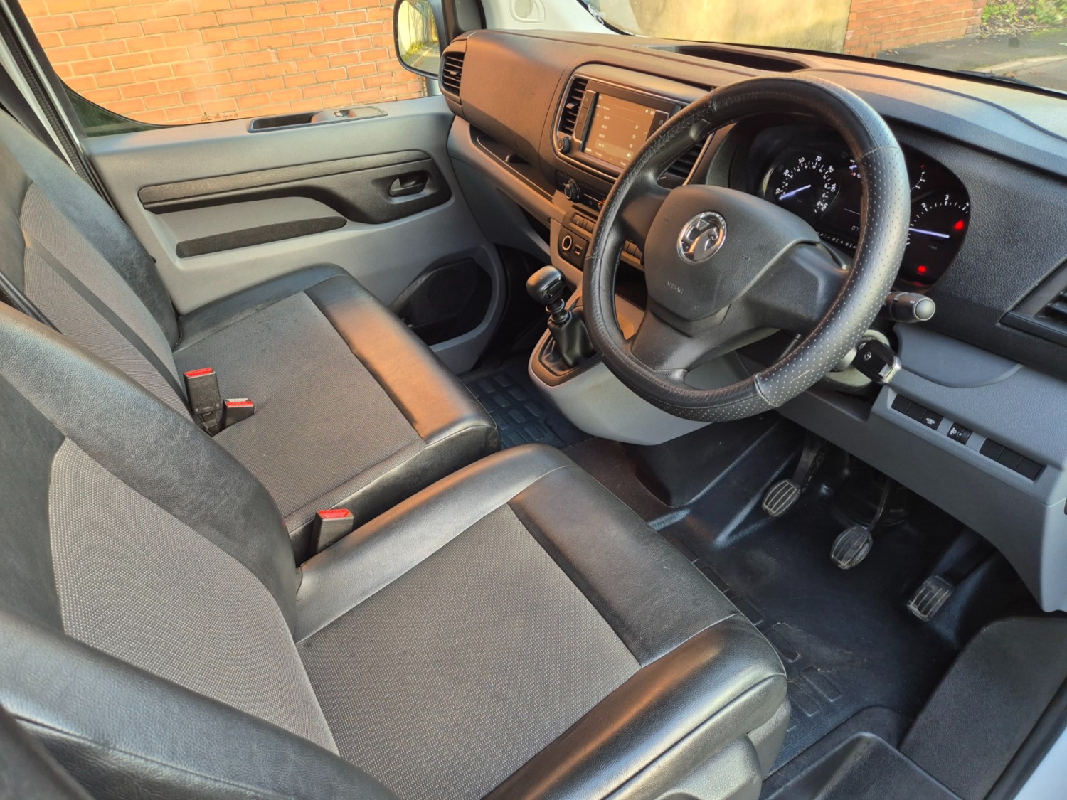 Vauxhall Vivaro Listing Image