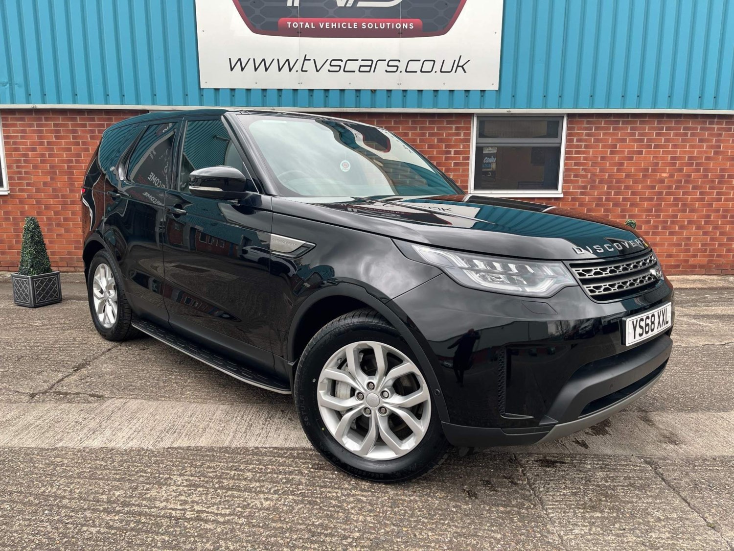 Land Rover Discovery Listing Image