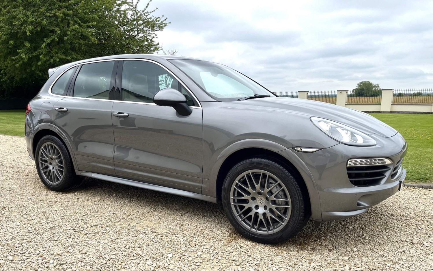 Porsche Cayenne Listing Image