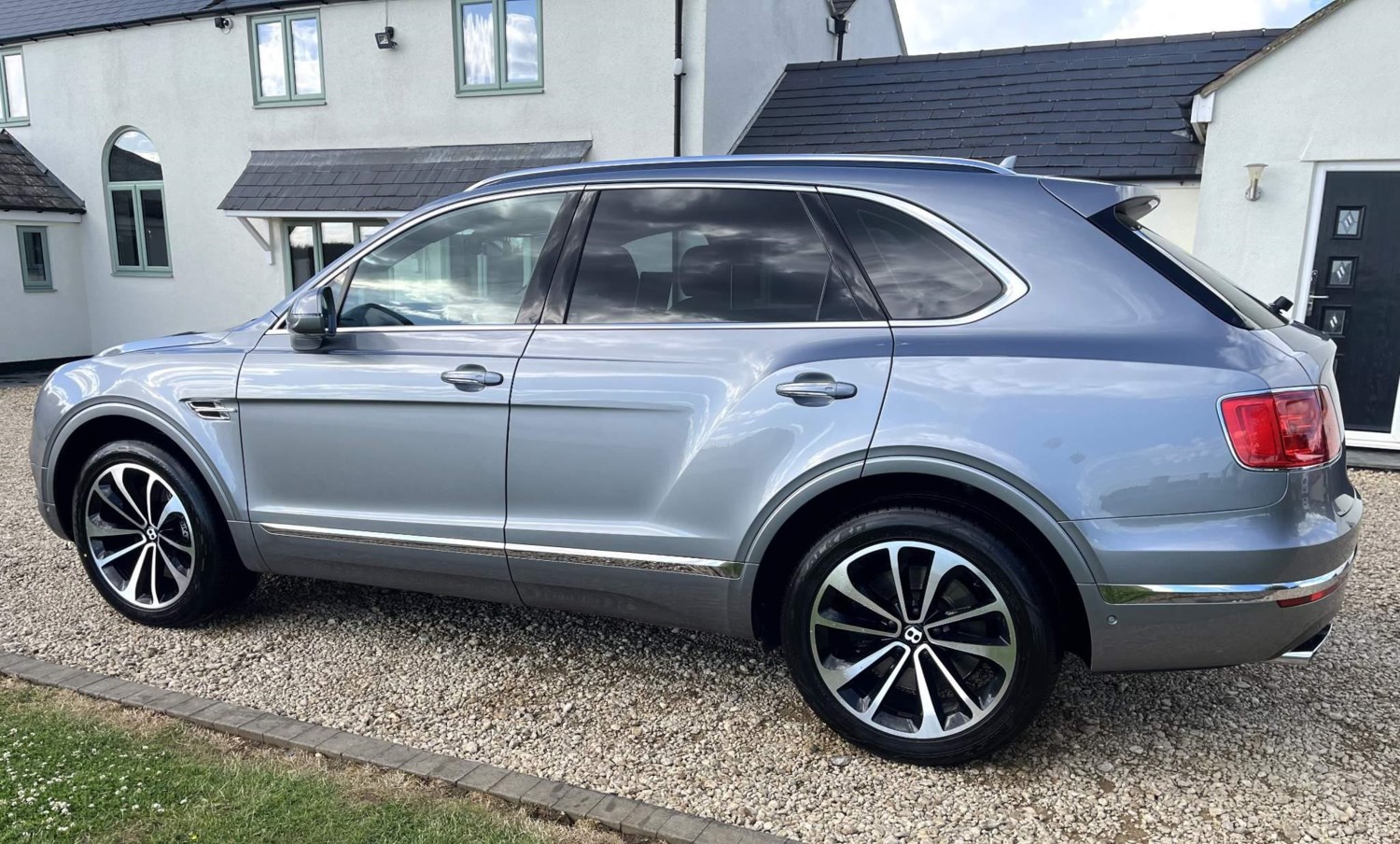 Bentley Bentayga Listing Image