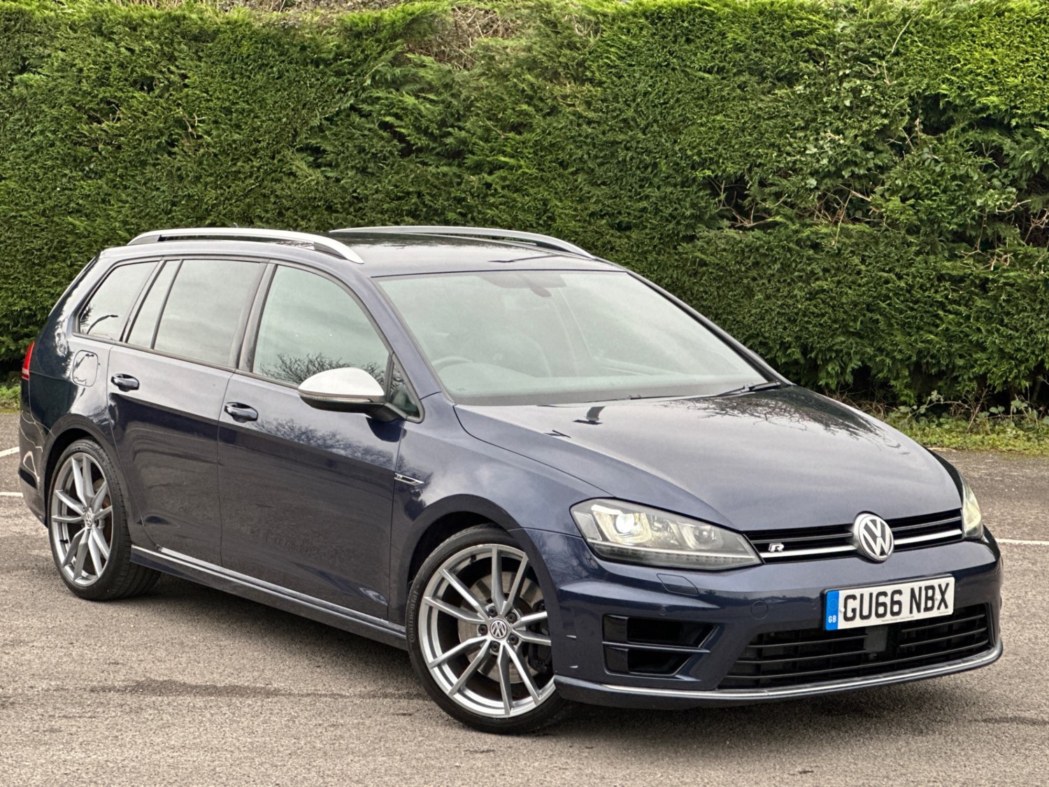 Volkswagen Golf Listing Image