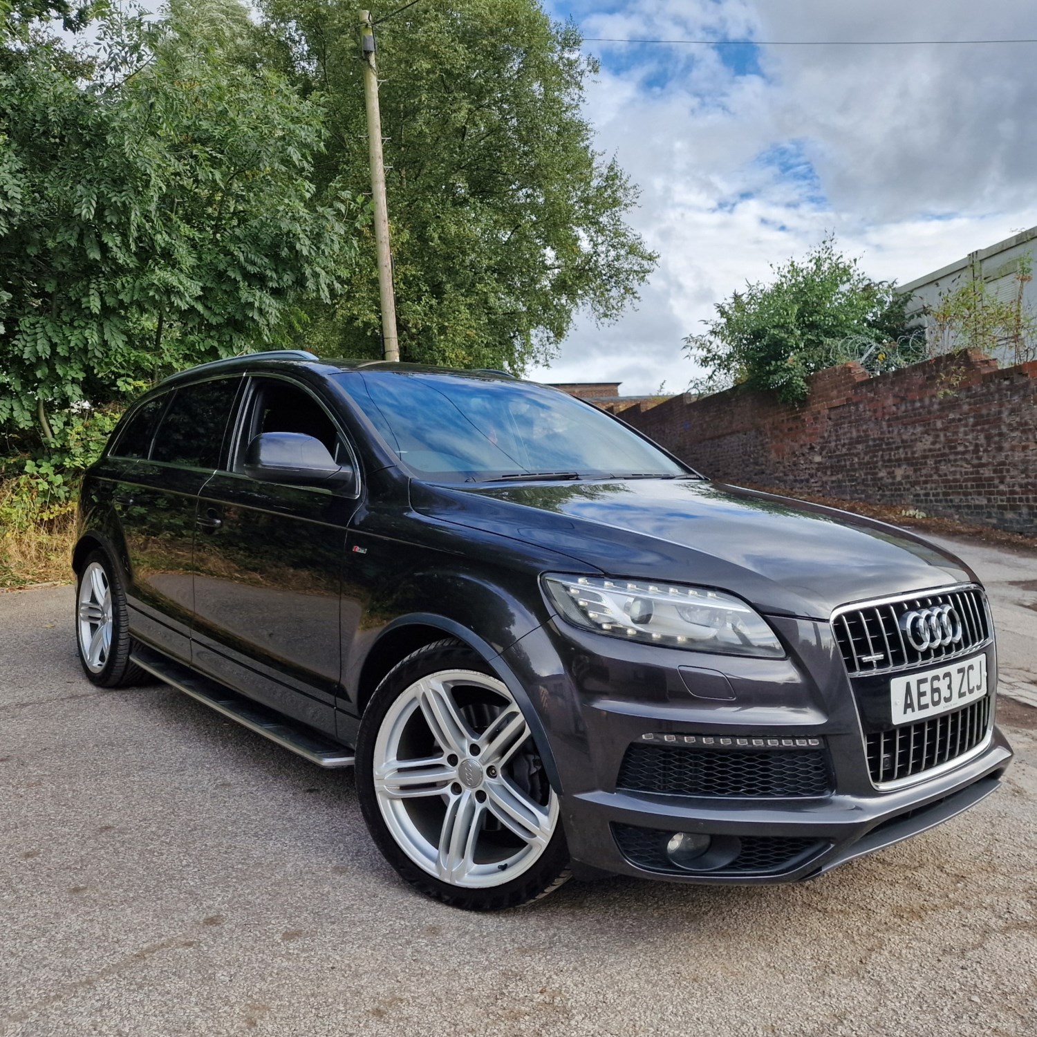 Audi Q7 Listing Image