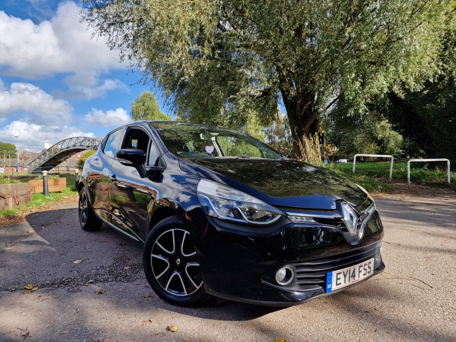 Renault Clio Listing Image