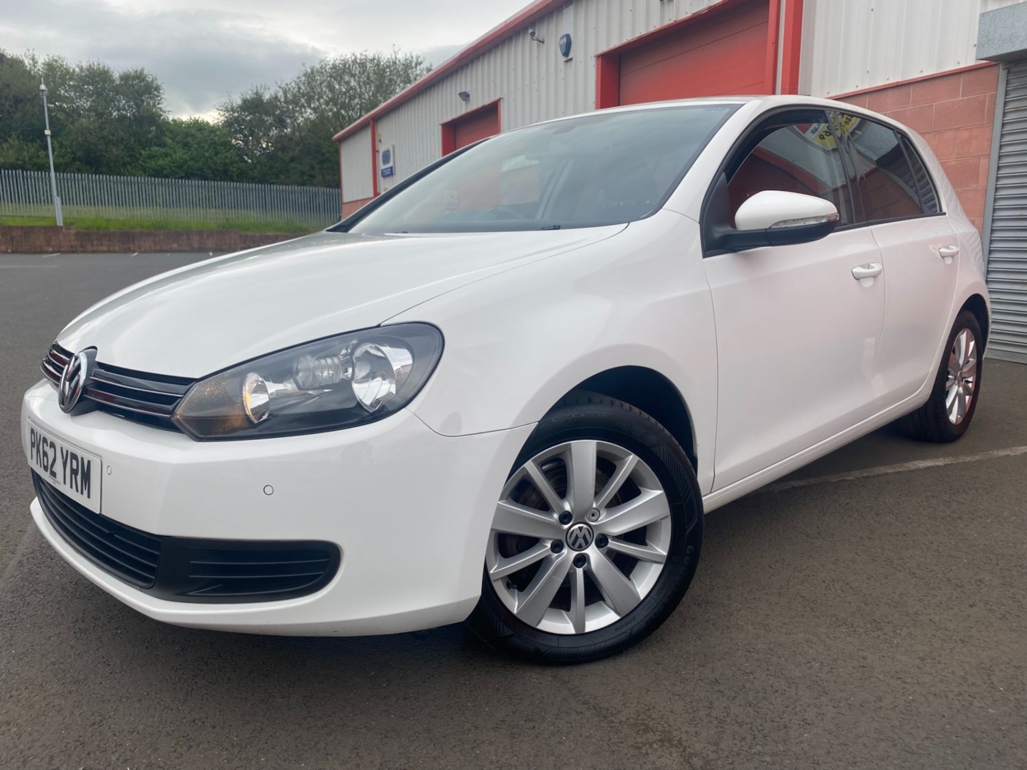 Volkswagen Golf Listing Image