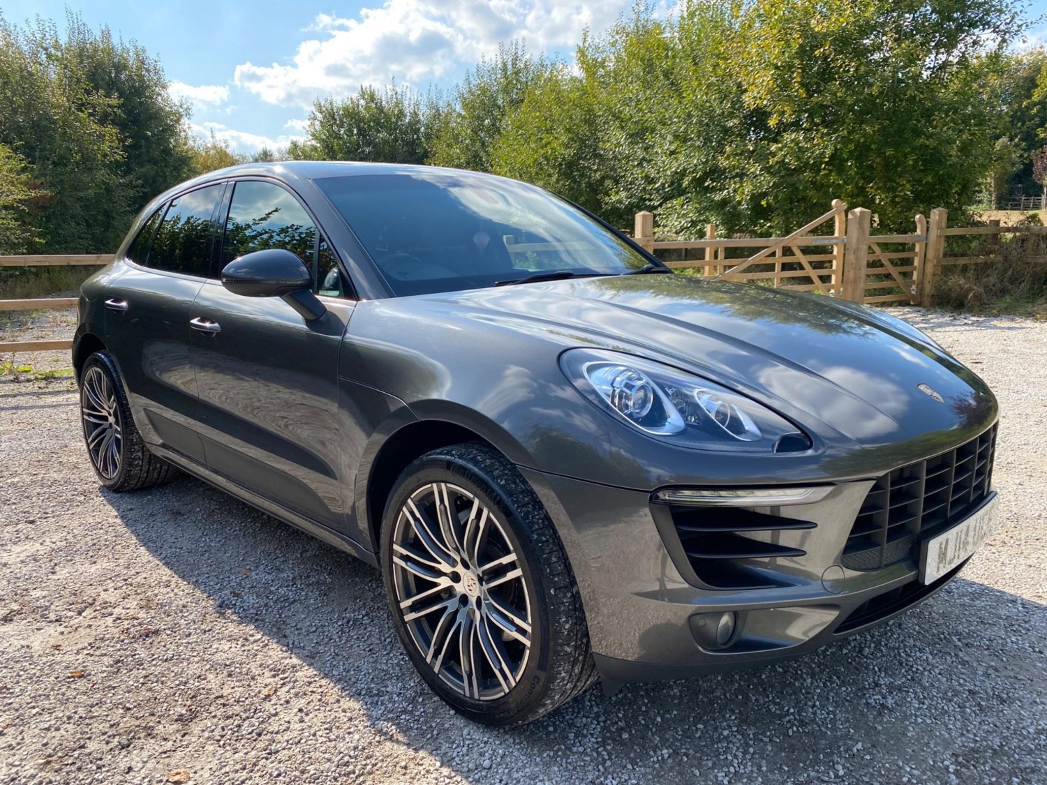 Porsche Macan Listing Image