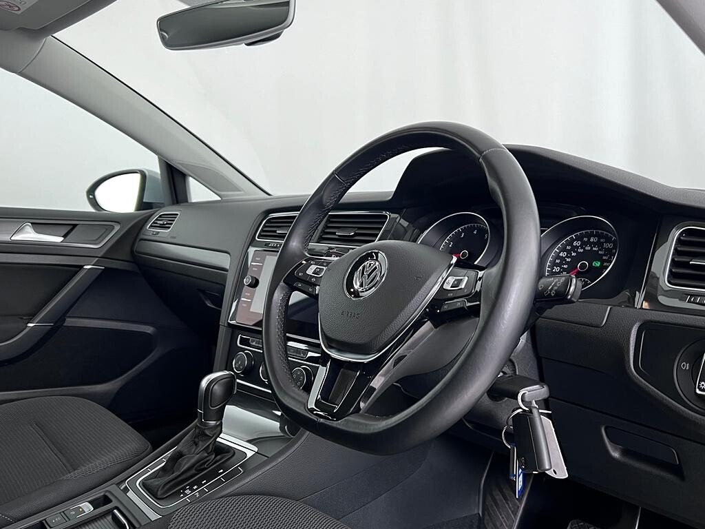 Volkswagen Golf Listing Image