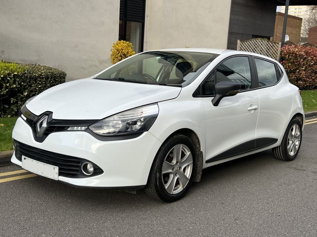 Renault Clio Listing Image