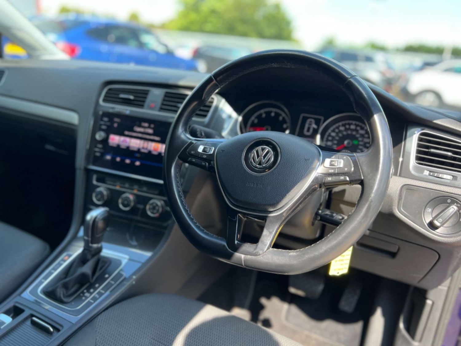 Volkswagen Golf Listing Image