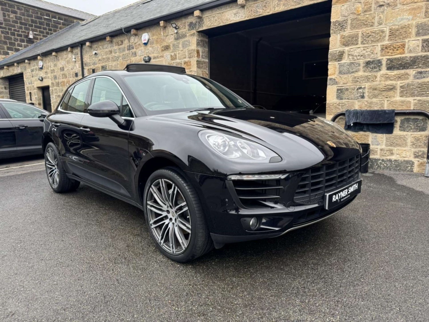 Porsche Macan Listing Image