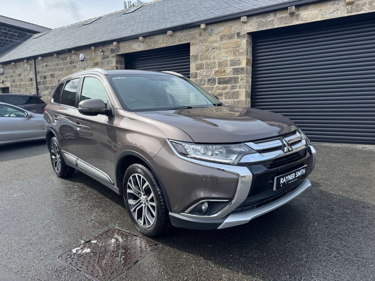 Mitsubishi Outlander Listing Image