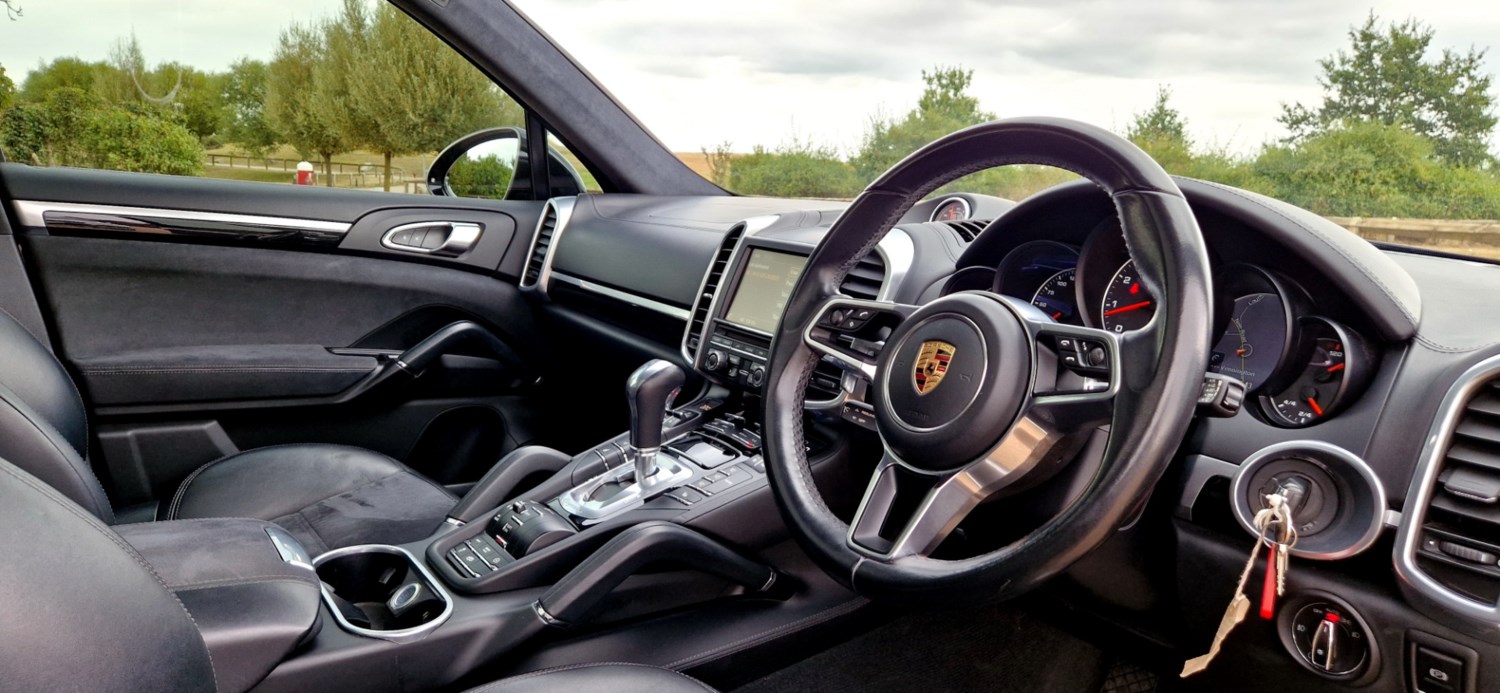 Porsche Cayenne Listing Image