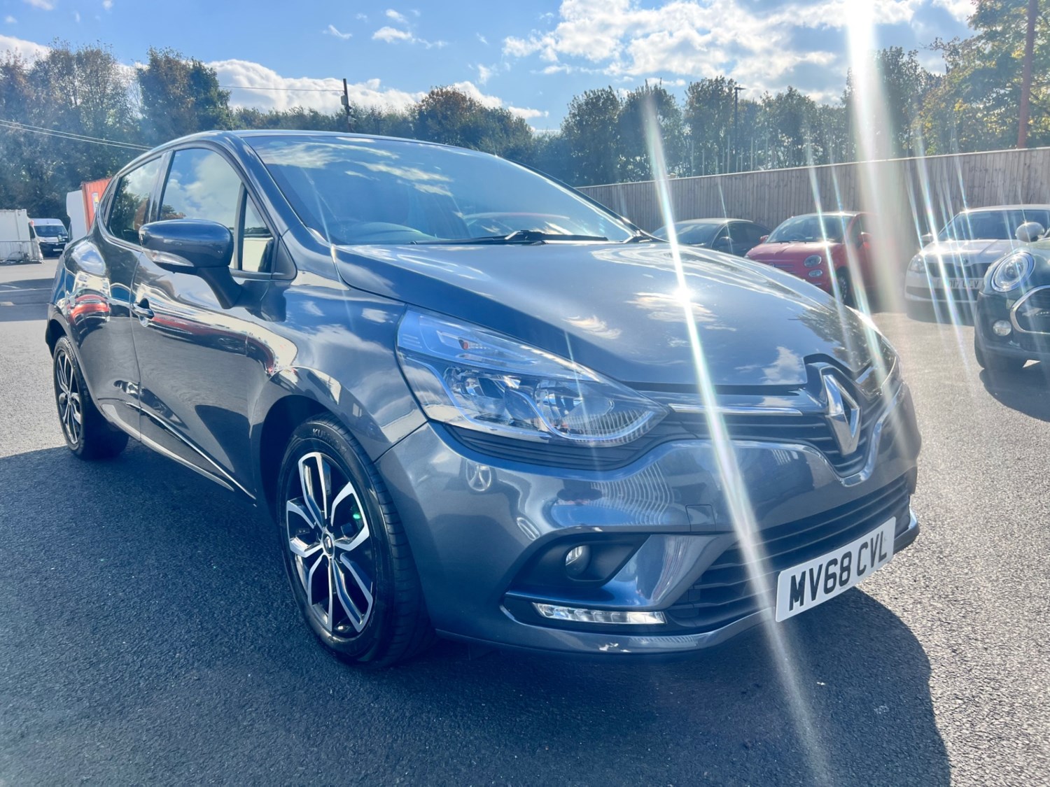 Renault Clio Listing Image