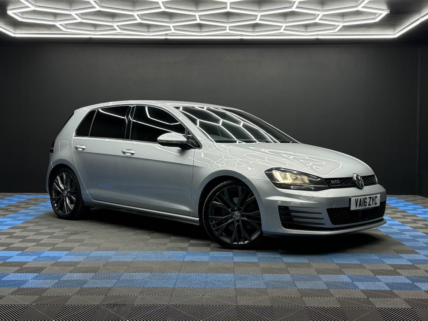 Volkswagen Golf Listing Image