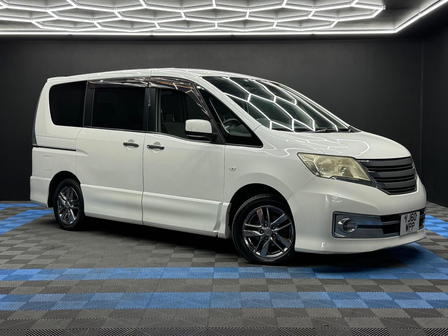 Nissan Serena Listing Image