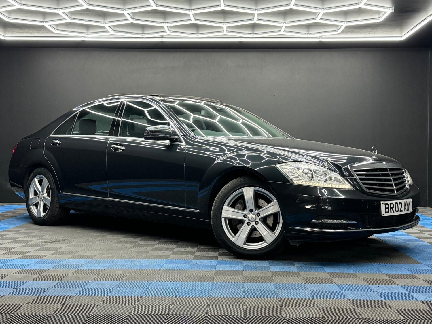 Mercedes-Benz S-Class Listing Image