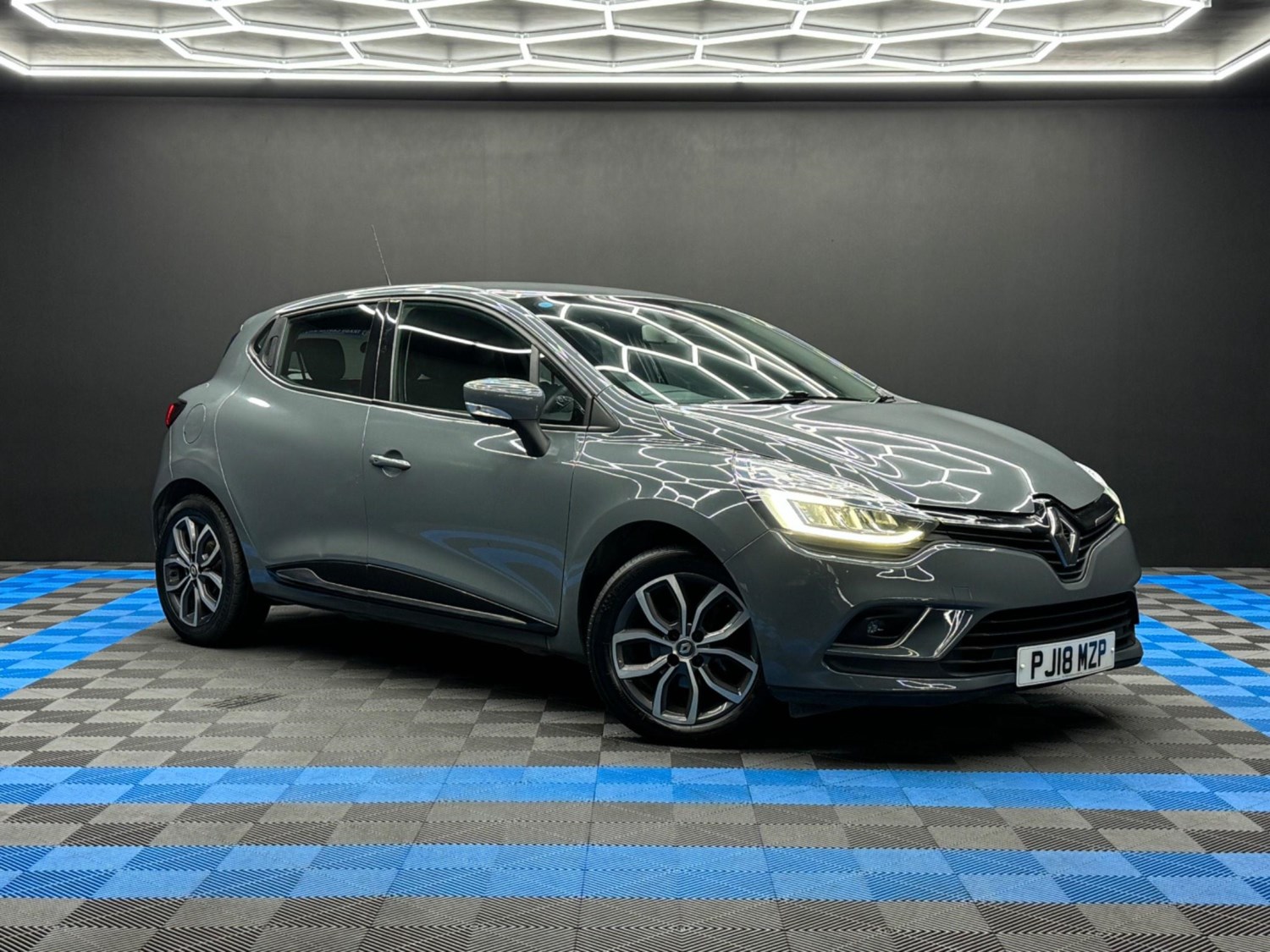 Renault Clio Listing Image