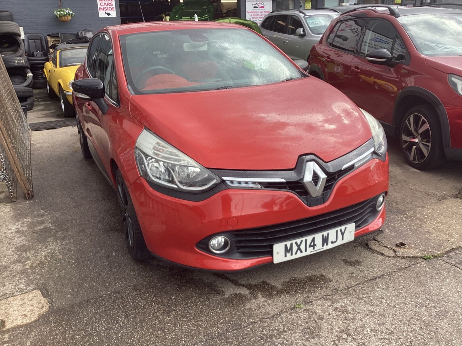 Renault Clio Listing Image