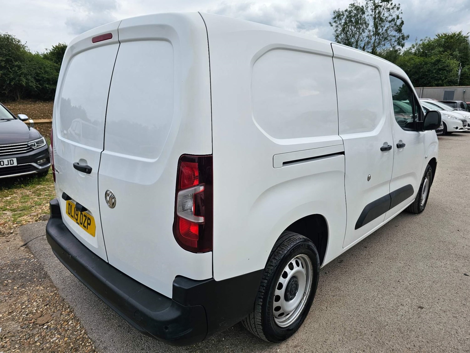 Vauxhall Combo Listing Image