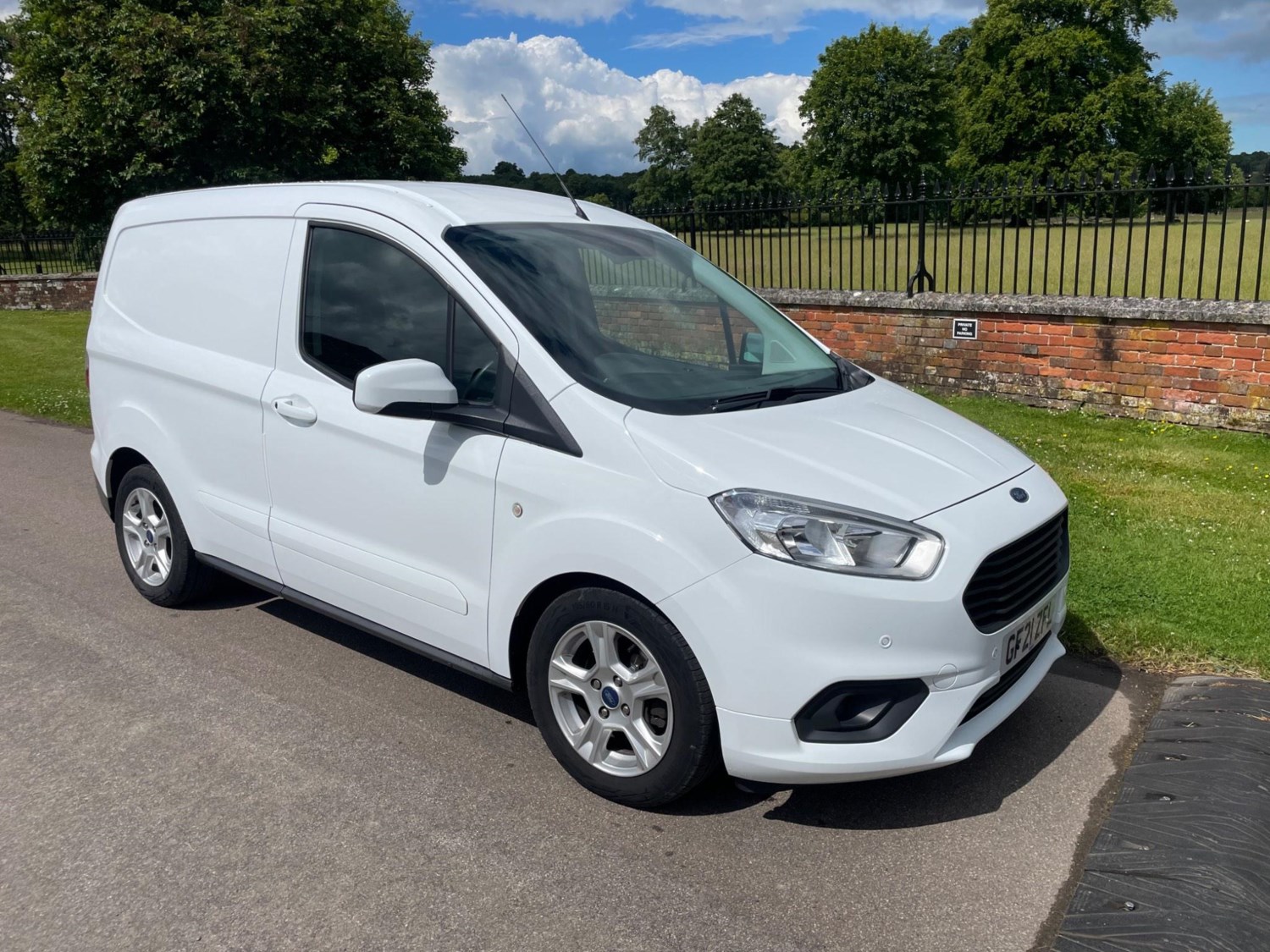 Ford Transit Courier Listing Image