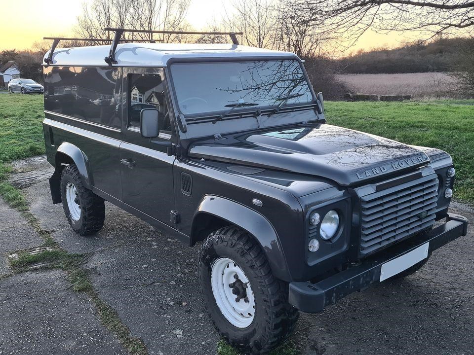 Land Rover Defender Listing Image