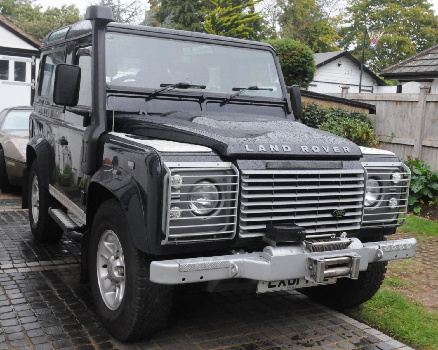 Land Rover Defender 90 Listing Image