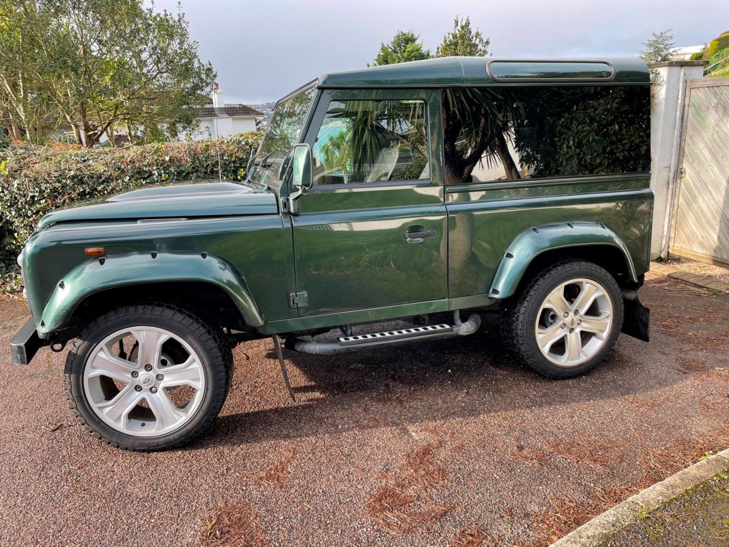 Land Rover Defender 90 Listing Image