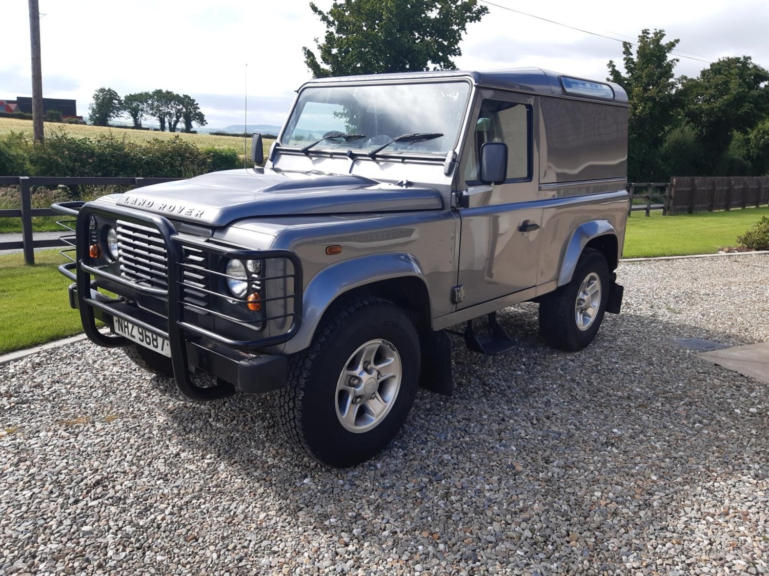 Land Rover Defender Listing Image