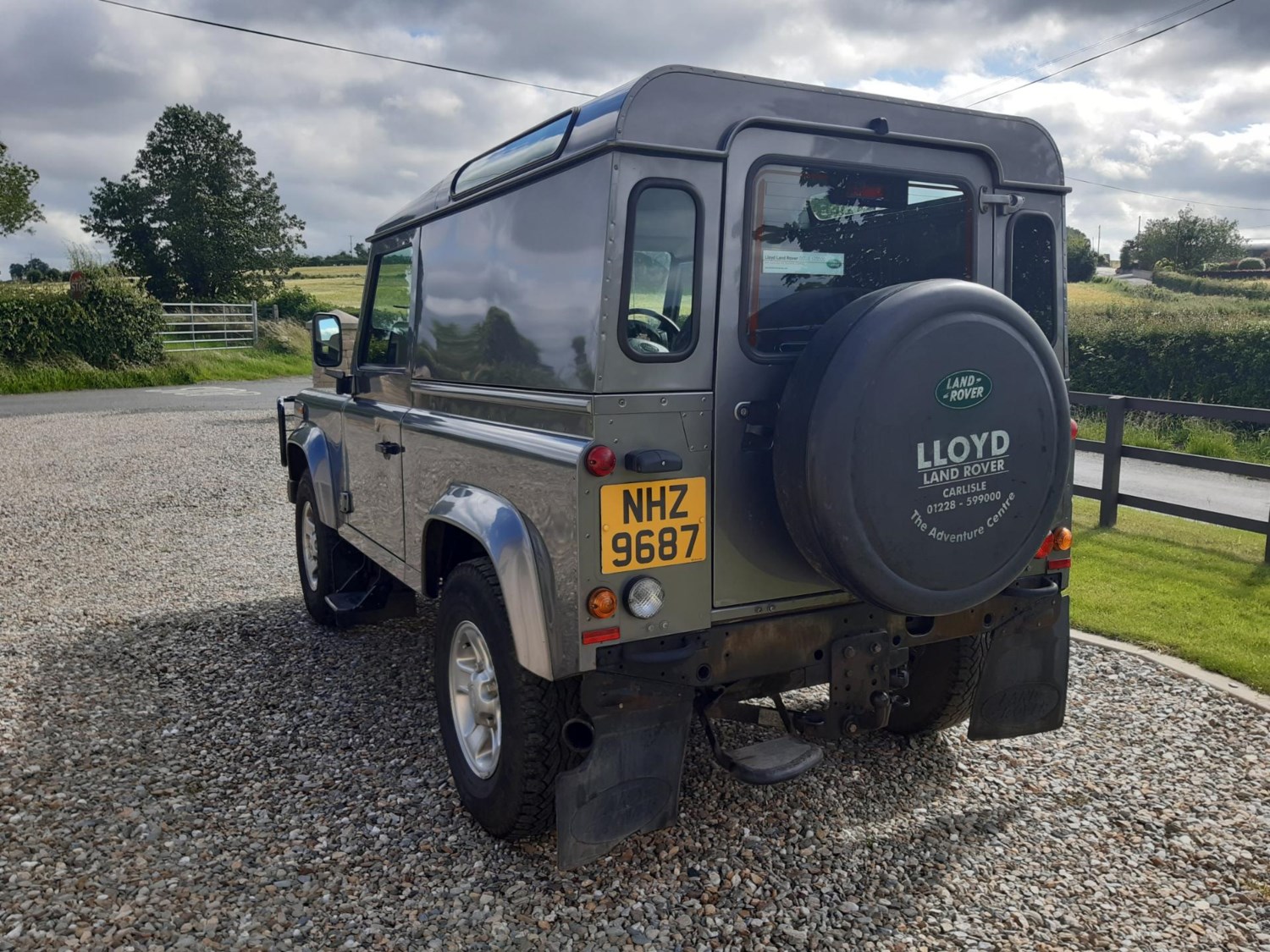 Land Rover Defender Listing Image