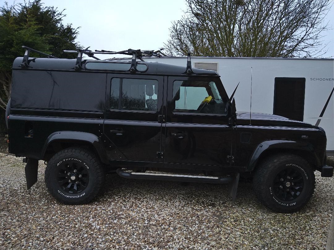 Land Rover Defender Listing Image