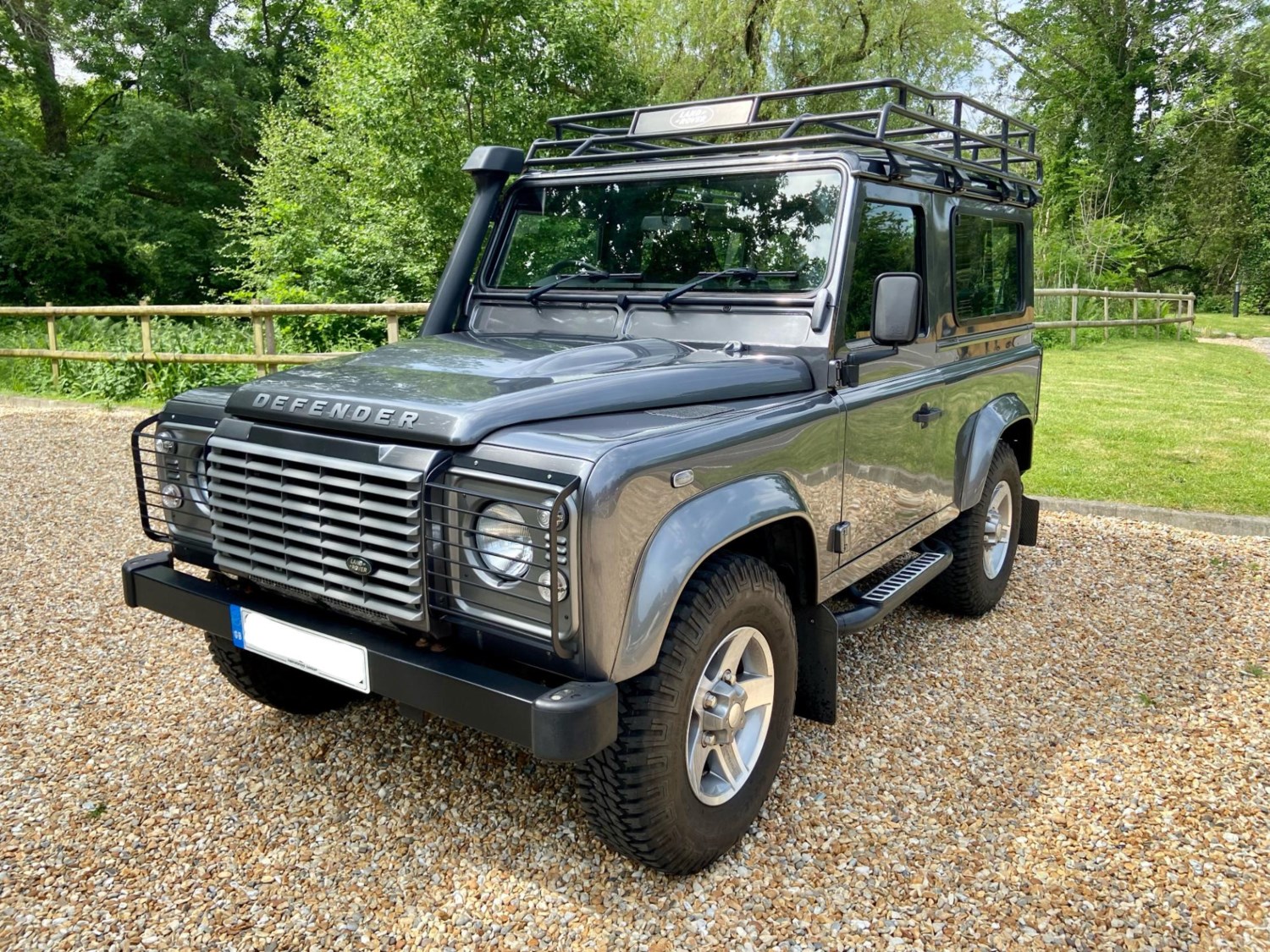 Land Rover Defender 90 Listing Image