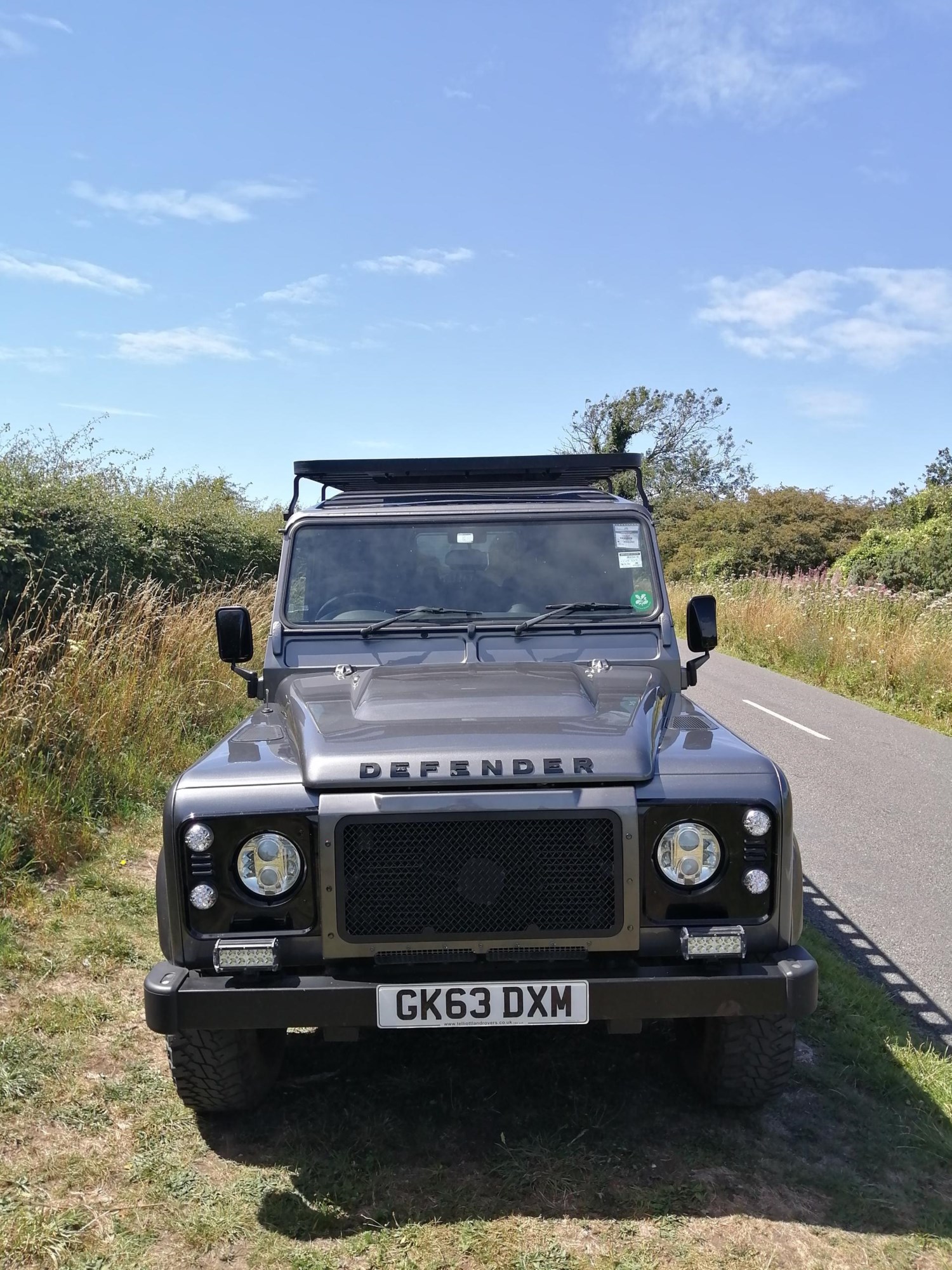 Land Rover Defender Listing Image