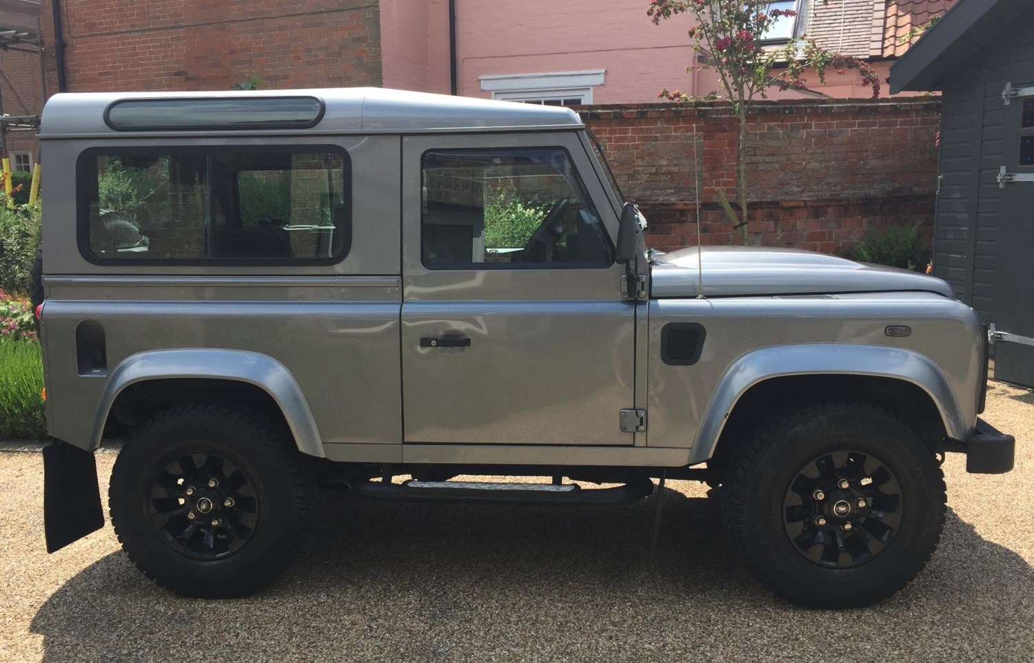 Land Rover Defender 90 Listing Image