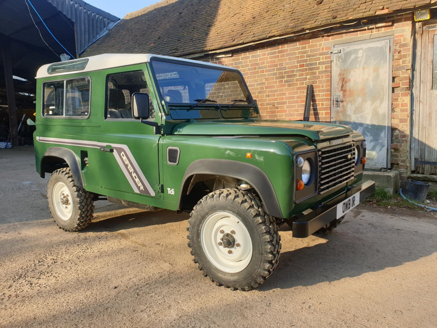 Land Rover Defender Listing Image