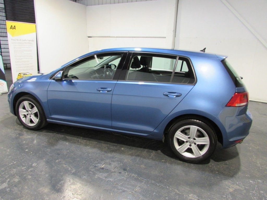 Volkswagen Golf Listing Image