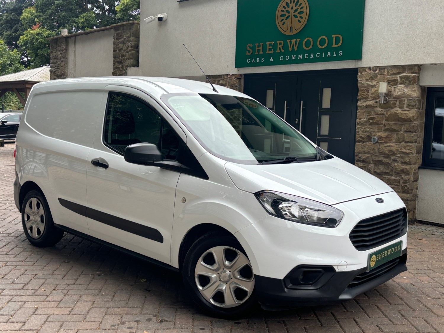 Ford Transit Courier Listing Image