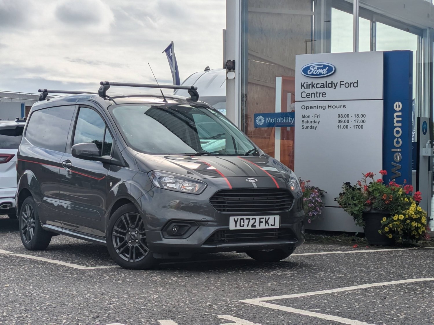 Ford Transit Courier Listing Image