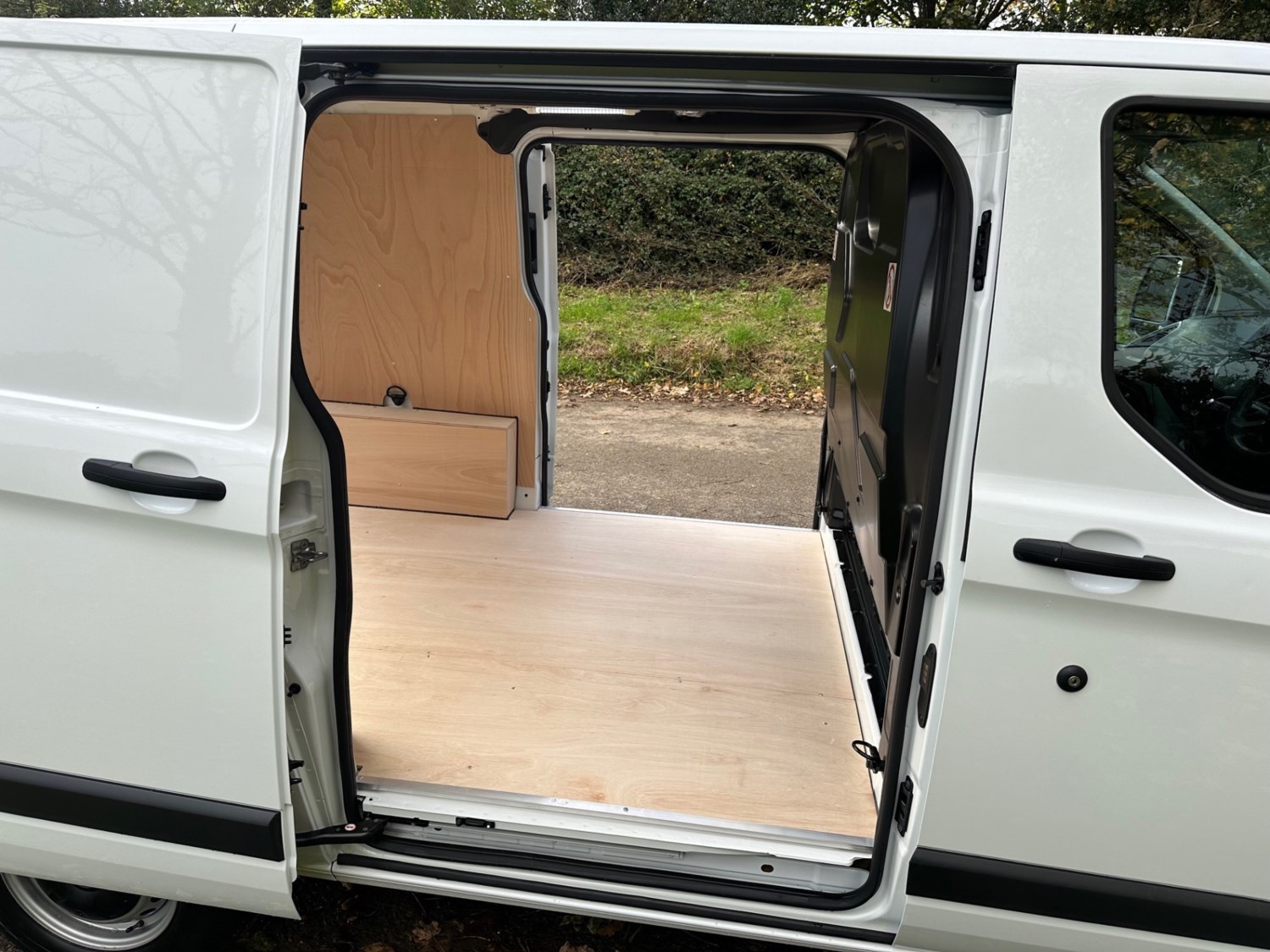 Ford Transit Custom Listing Image