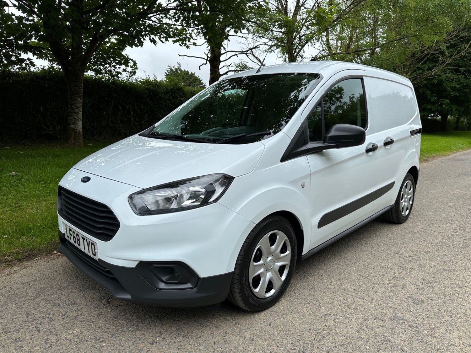 Ford Transit Courier Listing Image