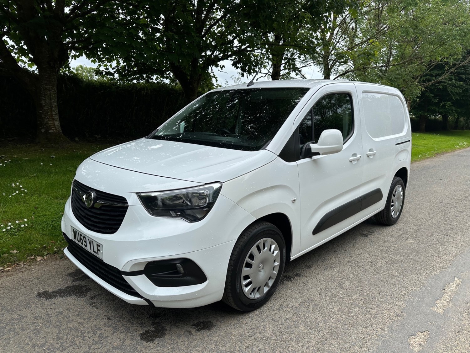 Vauxhall Combo Listing Image