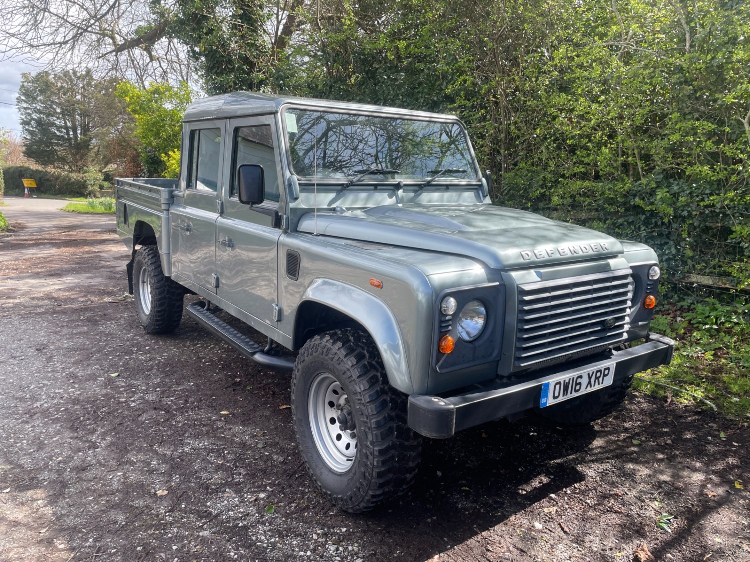 Land Rover Defender Listing Image