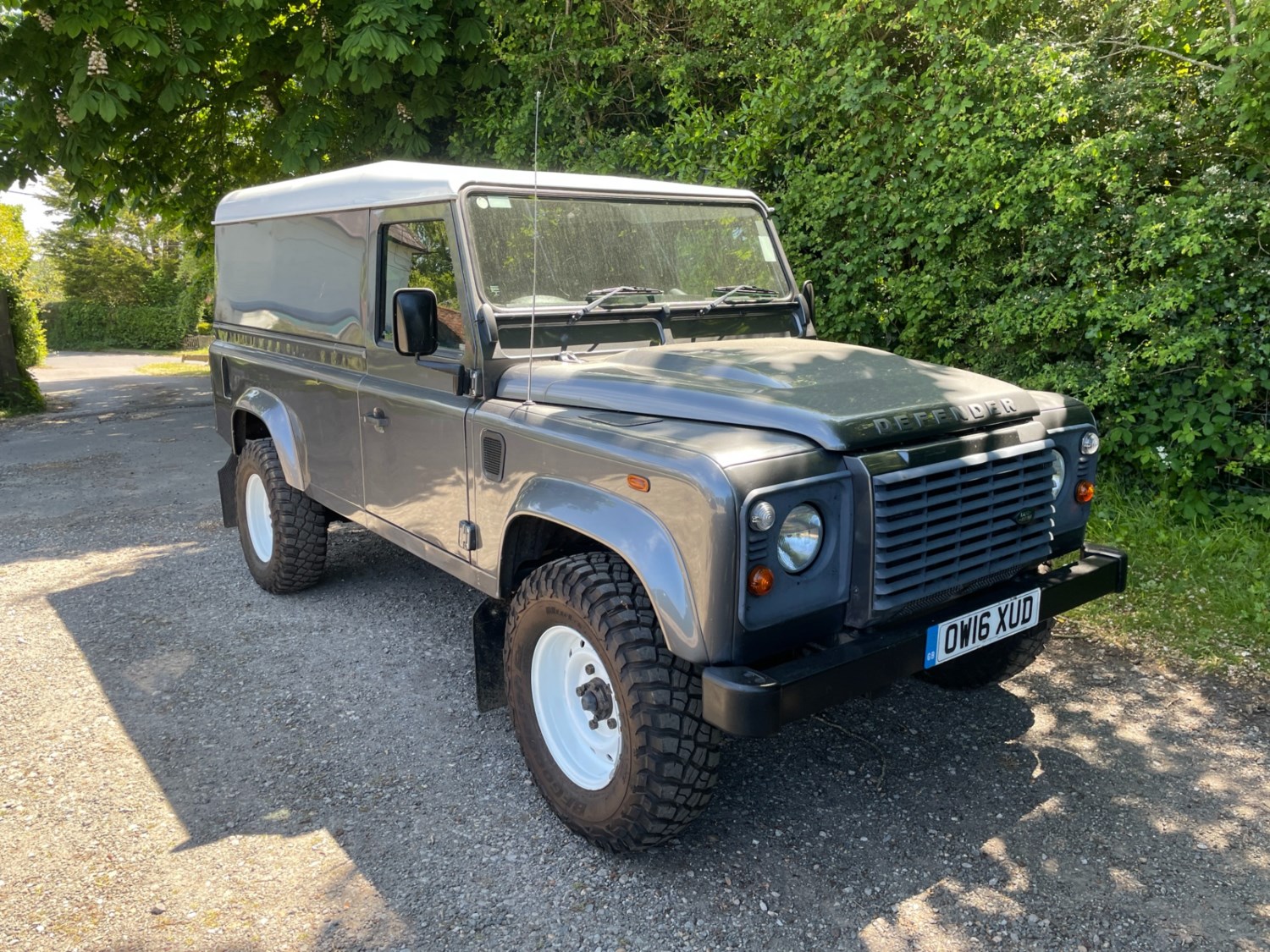 Land Rover Defender Listing Image