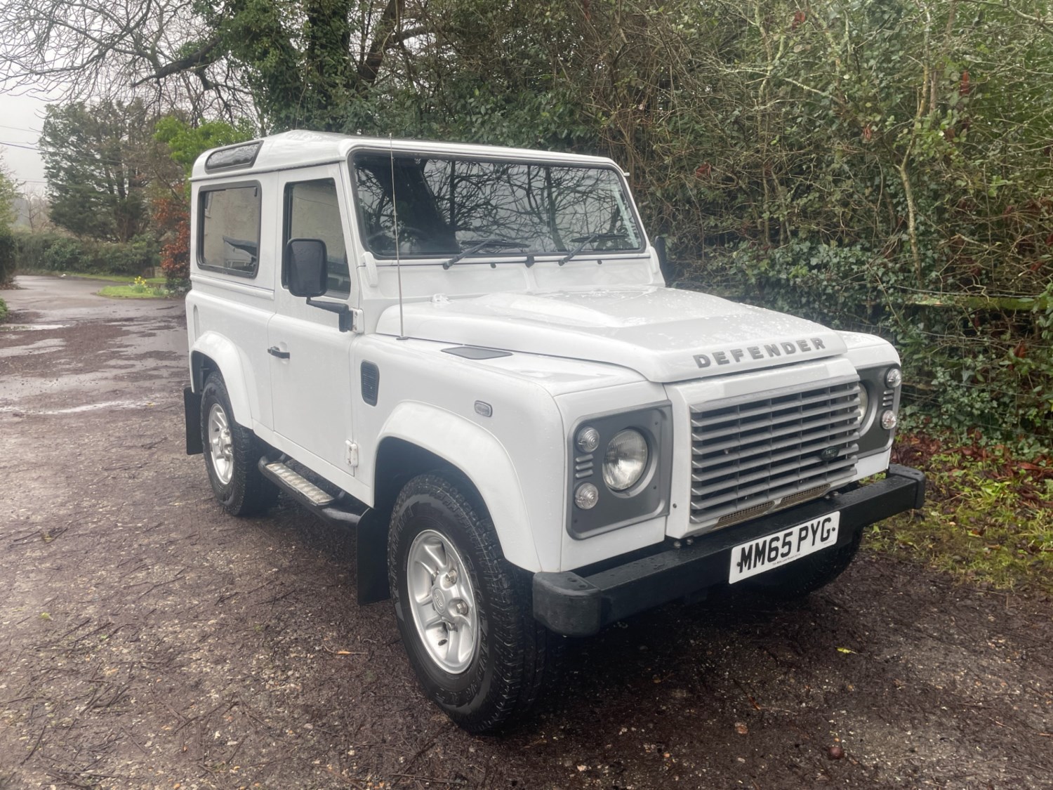 Land Rover Defender Listing Image