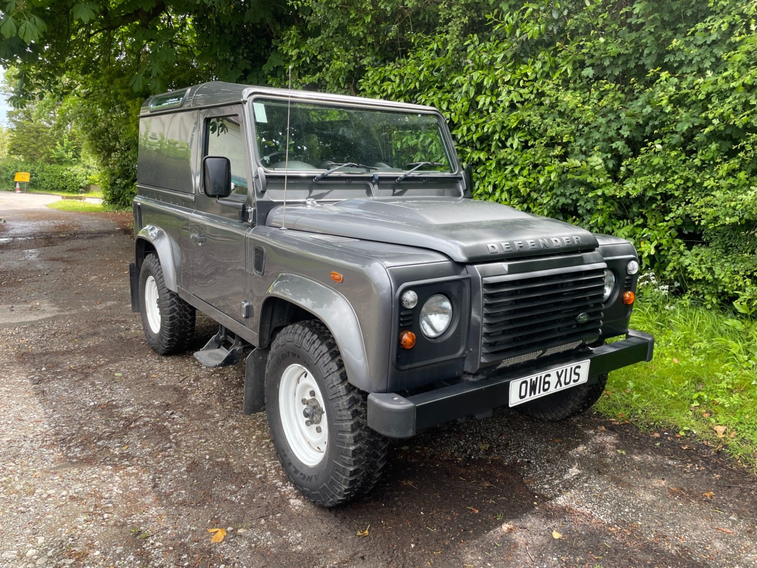 Land Rover Defender Listing Image