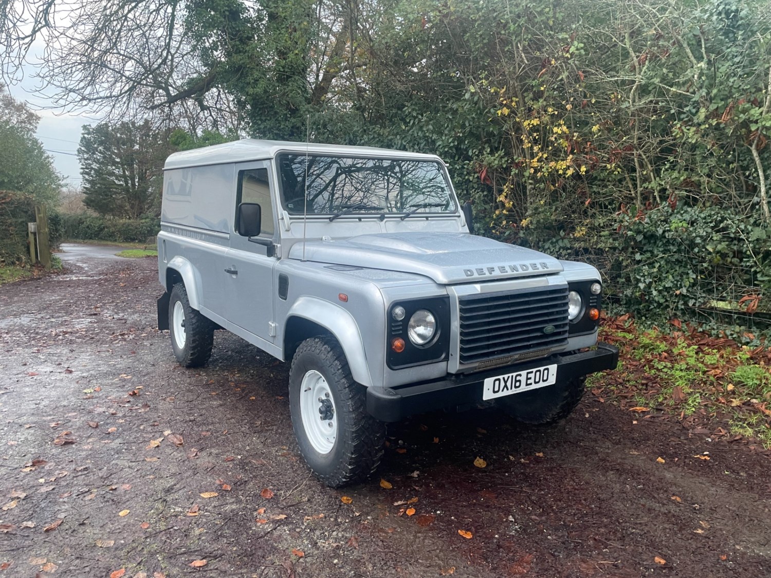 Land Rover Defender Listing Image